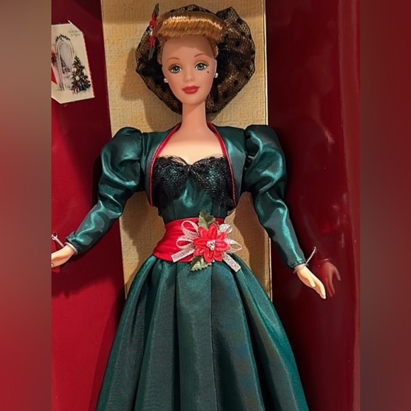 Gold Crown Hallmark Holiday Sensation Barbie 1998 Holiday Homecoming - Picture 3 of 11